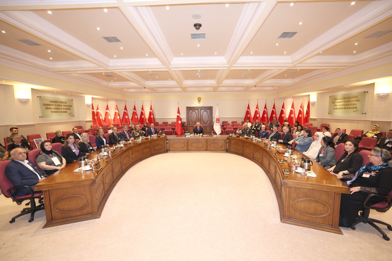 "Türkiyə-Azərbaycan İş Adamları və Sənayeçiləri" İctimai Birliyinin və “YAŞAT” Fondunun təşkilatçılığı, Azərbaycanın milli aviadaşıyıcısı - “Azərbaycan Hava Yolları"nın tərəfdaşlığı ilə şəhid ailə üzvləri Ankaraya səfər ediblər.